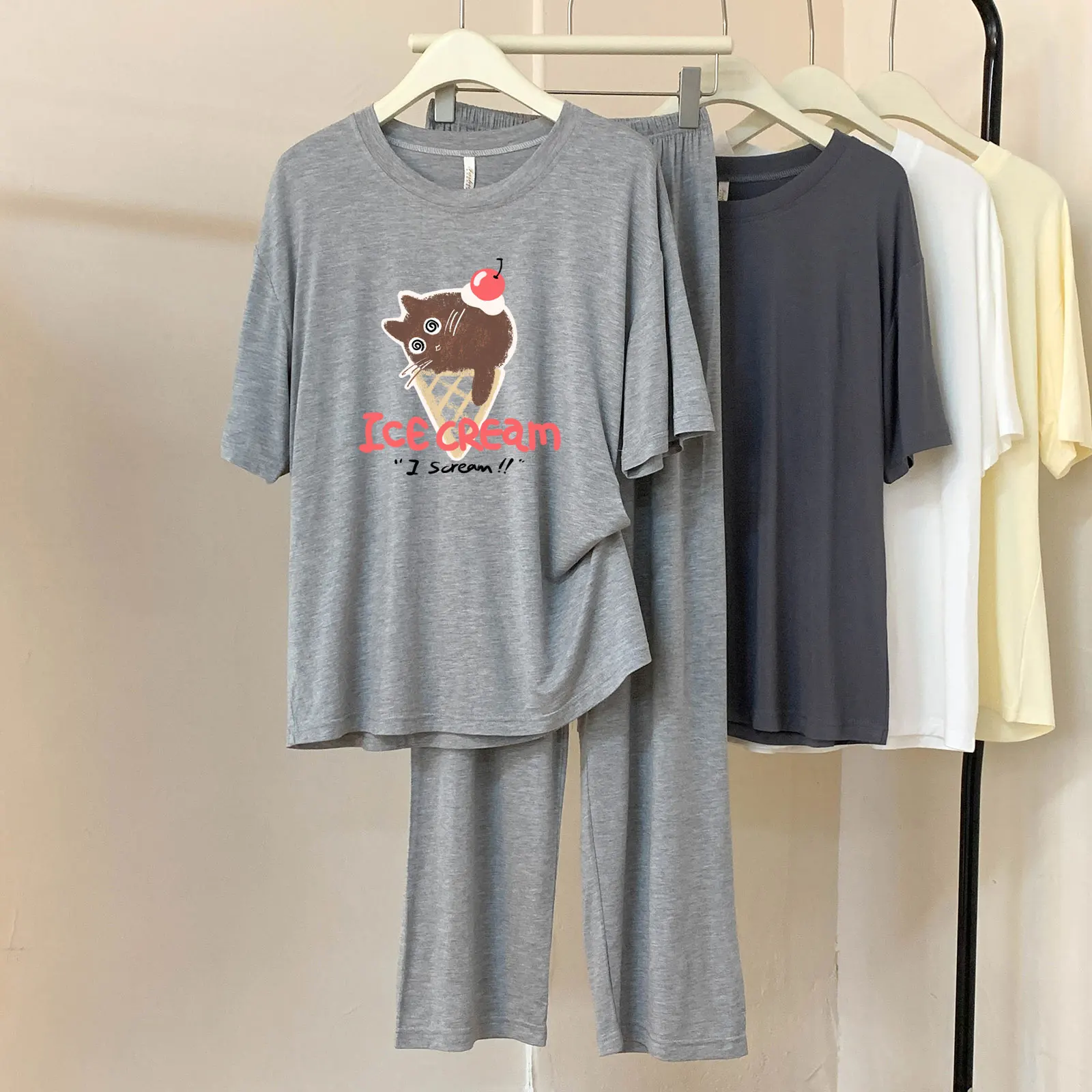 CC109 #     Conjunto de pijamas de dos piezas con estampado de dibujos animados de conejo y fresa para mujer, pantalones de manga corta de algodón Modal de longitud corta, primavera