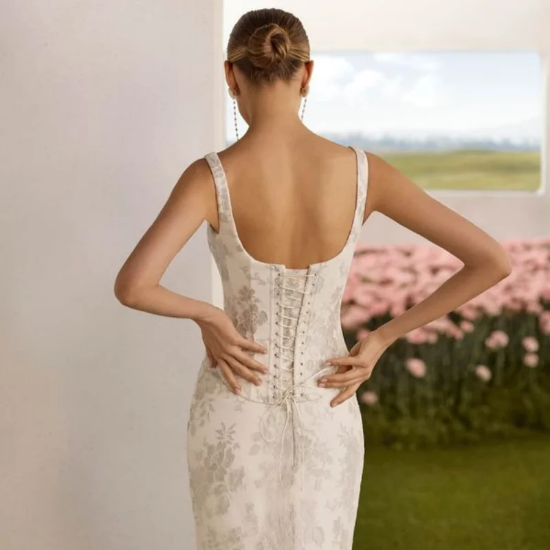 Personalizado 2025 último vestido de novia de encaje con tirantes y cuello cuadrado de gama alta falda de cola de pez romántica diseño de correa trasera