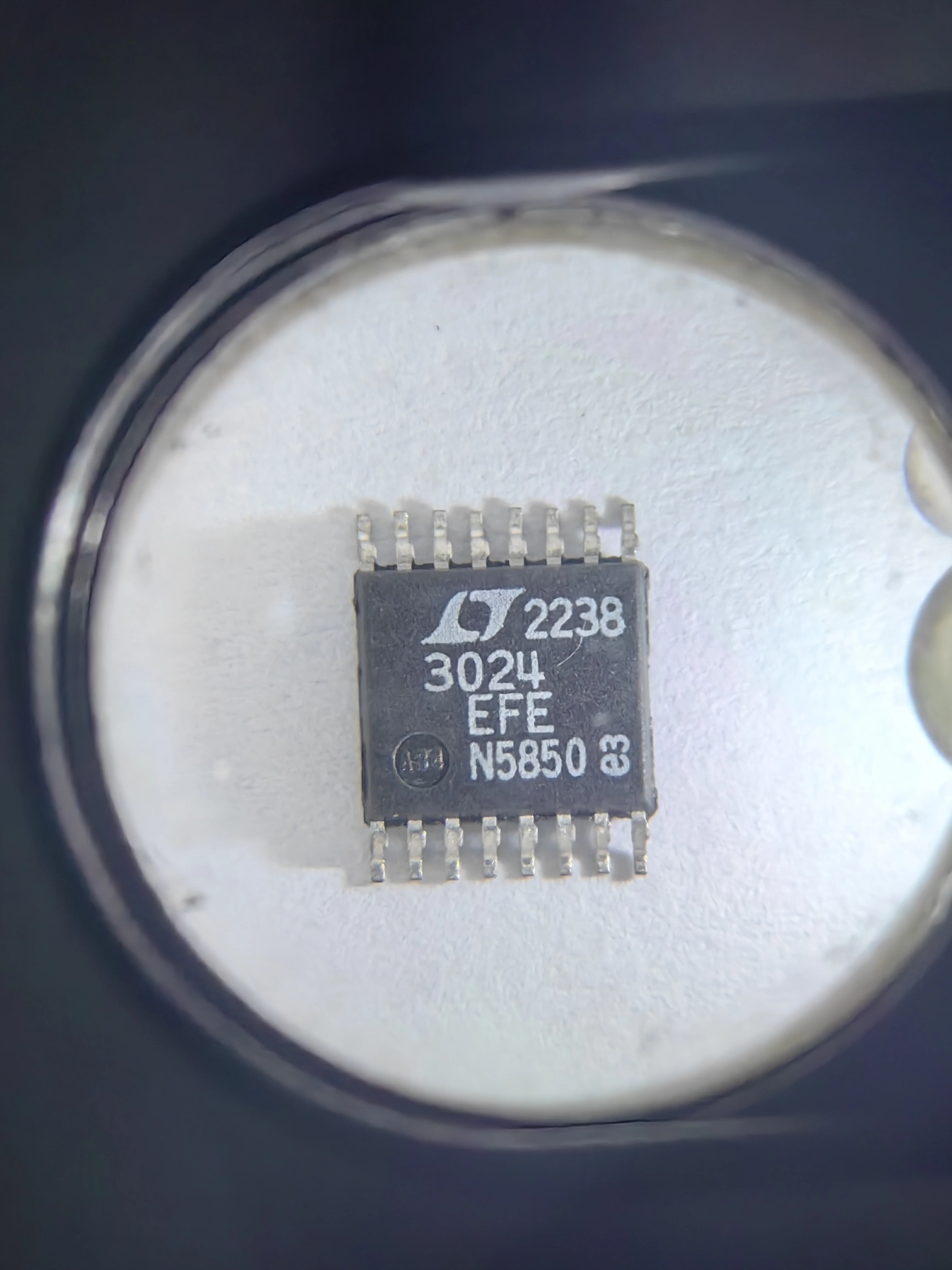 LT3024EDE LT3024IDE LT3024EFE LT3024IFE LT3024 - Dual 100mA/500mA Low Dropout, เสียงต่ํา, Micropower Regulator