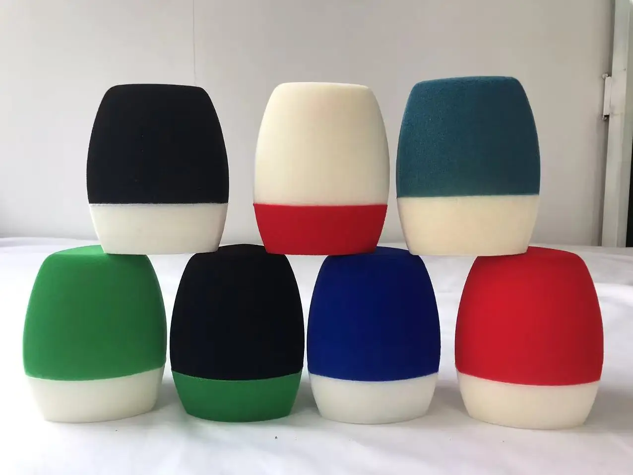 

3 шт., треугольный флокирующийся микрофон, губка с принтом логотипа, индивидуальный микрофон, пенопластовое лобовое стекло, ветровое стекло микрофона для ТВ-станций, интервью