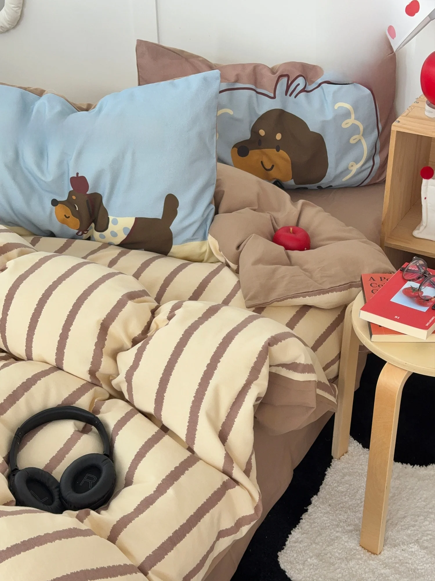 

Милый мультяшный комплект постельного белья из чистого хлопка, три предмета: простыня, пододеяльник, наволочки. Теплый, функциональный, с корзиной для хранения.