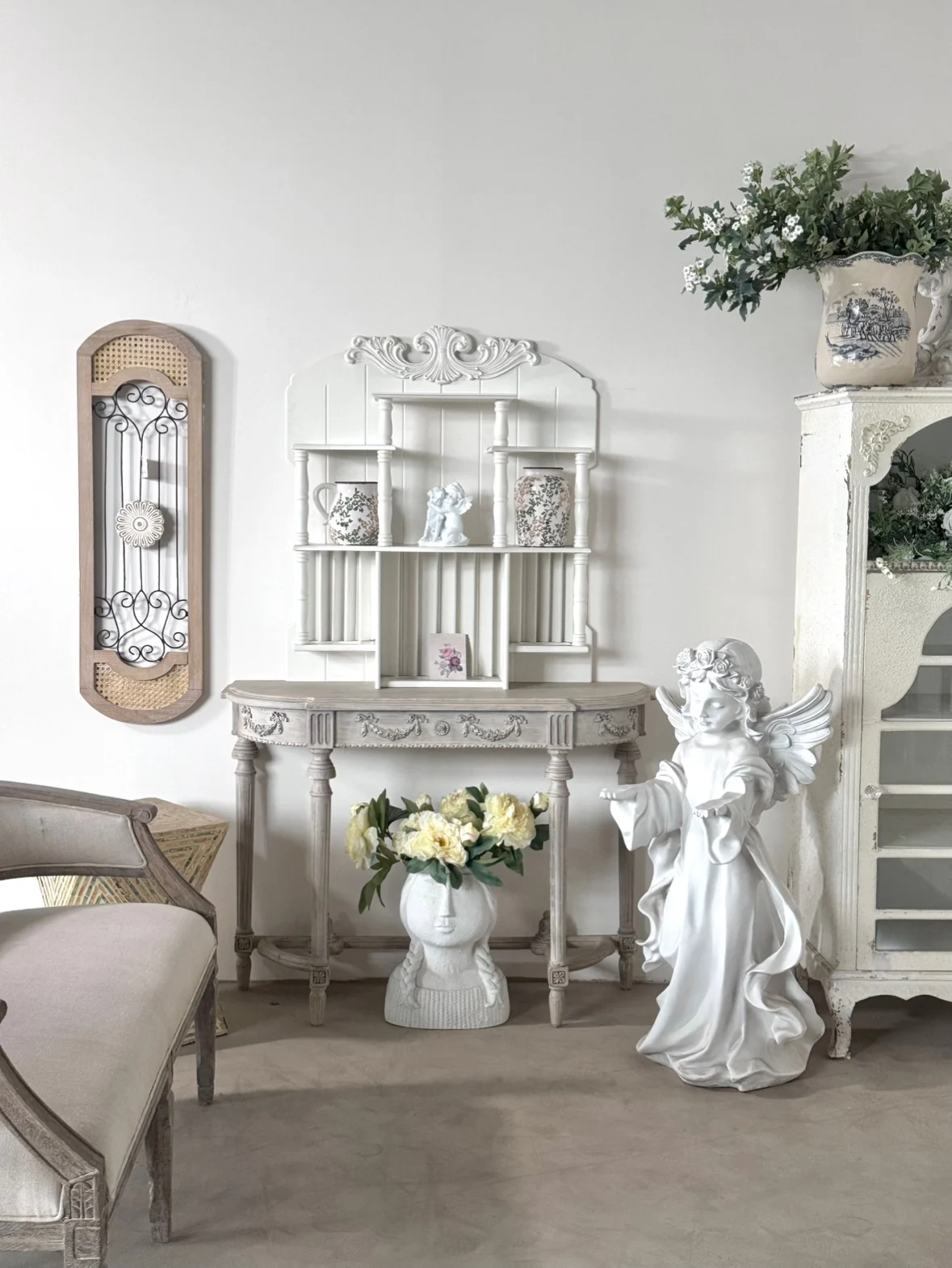 Retro Carved Wall Mounted Garden Storage Rack for Balcony Miscellaneous Goods Multi Functional Home Decorative Wall Shelf