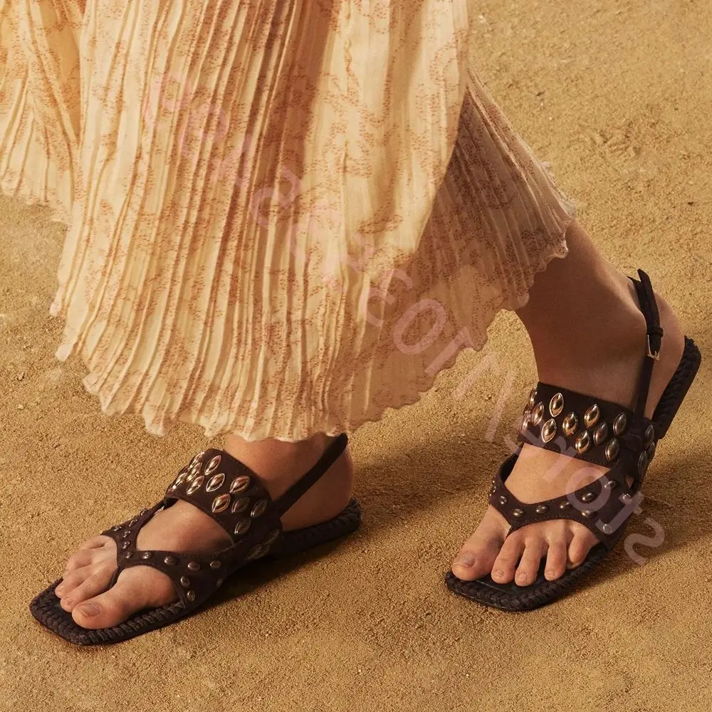 

Summer Rivet Woven Bohemian Style Women's Sandals 2026 Clip Toe Beach Vacation Roman Sandals Street Fashion Casual Flat Sandals