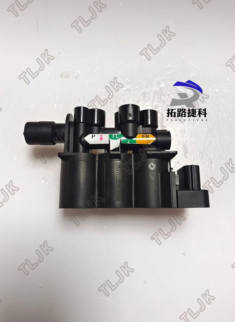 

Air pump distribution valve (front) for Land Rover RR23/RRS24, model LR153321.