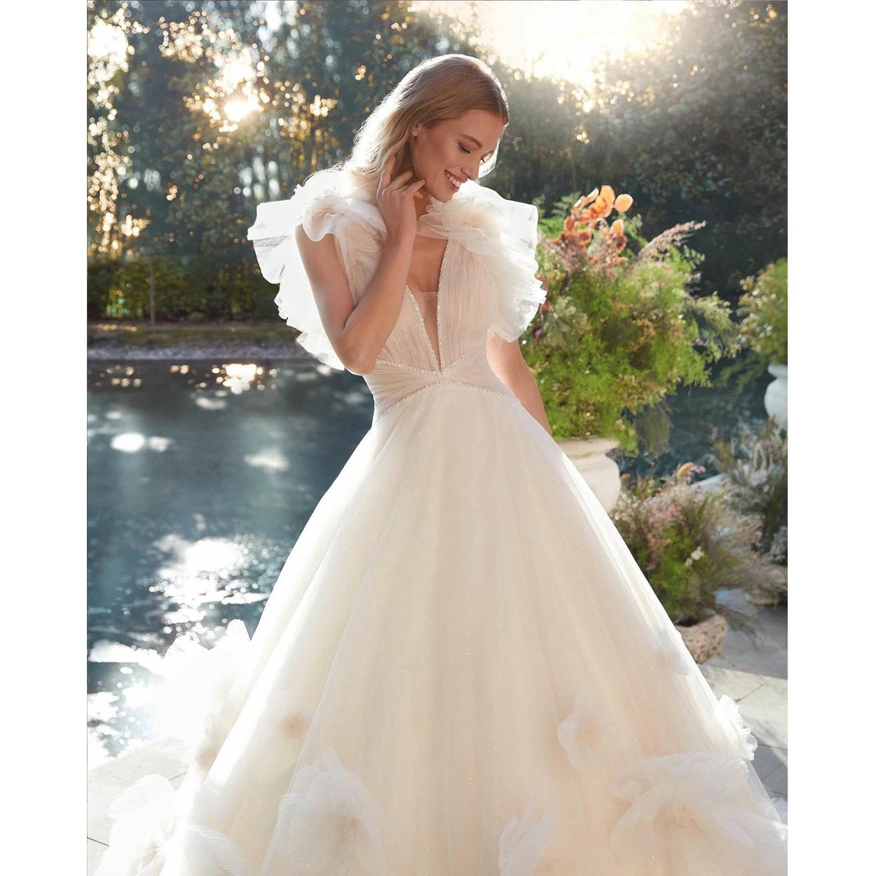 Perfect Gorgeous Long Wedding Dresses 3D Flowers Crystal Appliques Evening Gowns V-Neck A-Line Party Dress Occasion Formal Dress