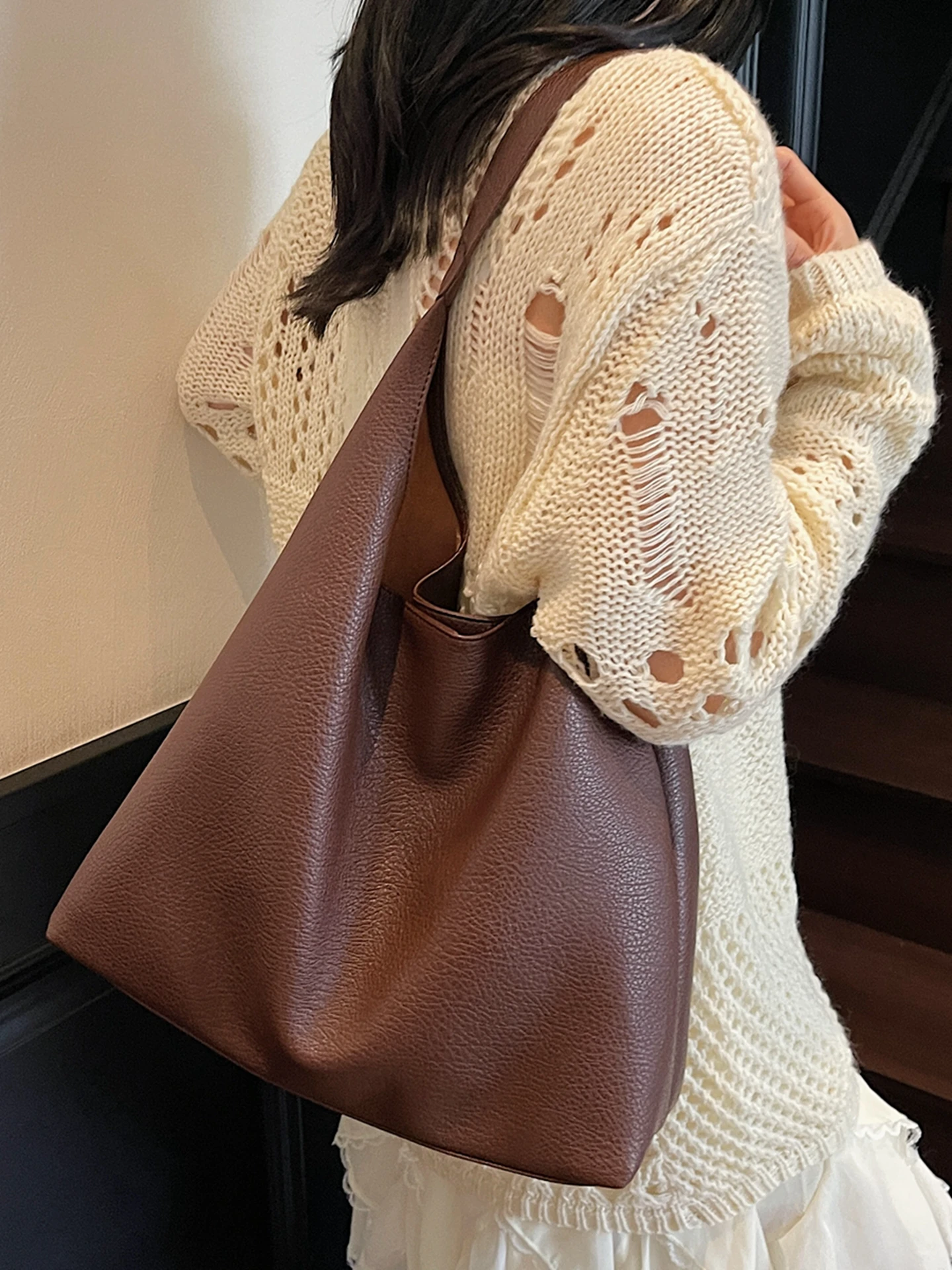 

Retro Soft Leather Commuting Tote Bags Women's Korean Style Large Capacity PU Shoulder Bag Textured Casual Shopping Handbags