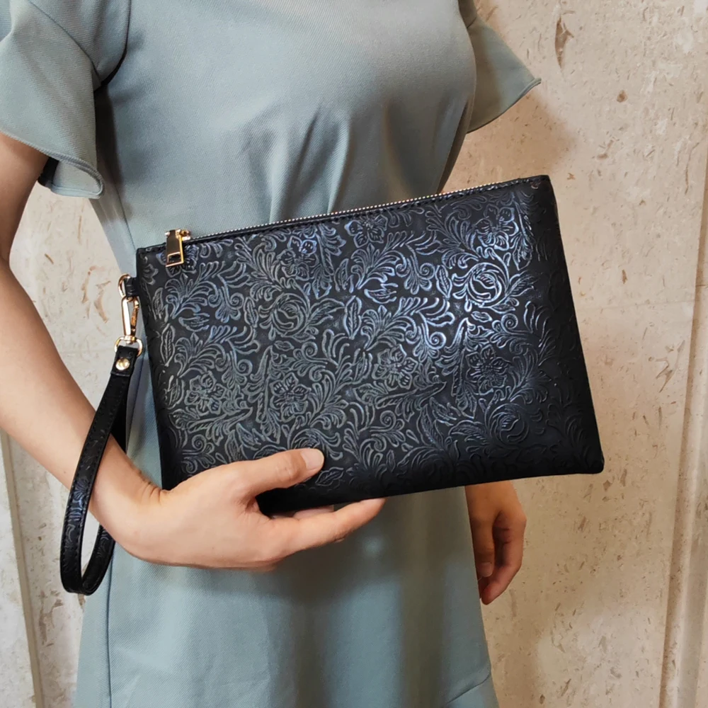 

Fashion Embossed Floral Women Clutch Purse Bag PU Leather Medium Size Wristlet Female Clutches with Wrist Strap