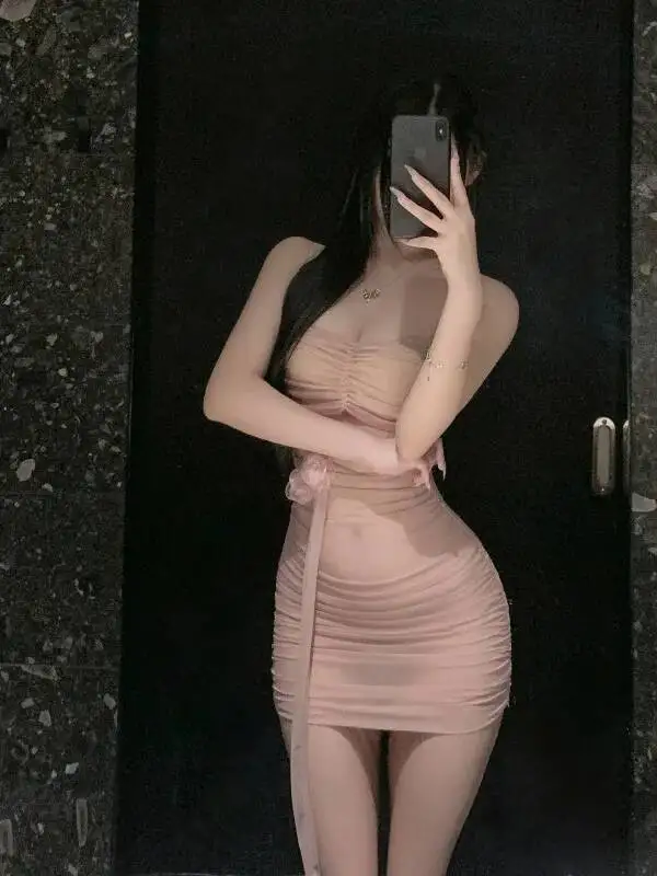 เดรสลายดอกไม้แบบผูกคอ ดีไซน์หรูหรา เซ็กซี่ โชว์หลัง คอวีลึก สายเดี่ยว ไร้แขน ทรงเข้ารูป ช่วยพรางสะโพก รุ่น L1KD