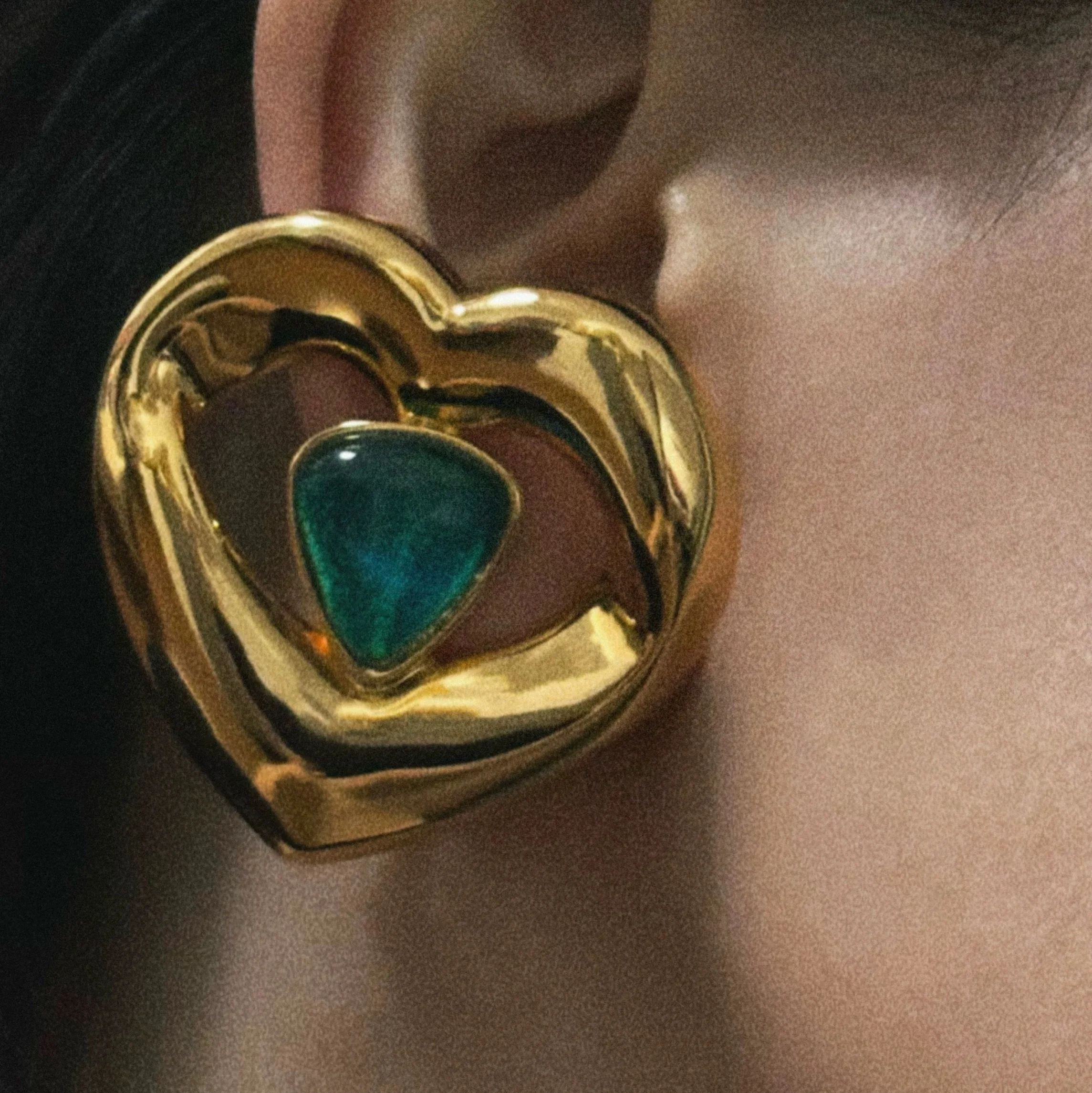 

Vintage 18K Gold Plated Brass Heart Big Earring Luxury Ear Clip Woman Top Quality Designer Jewelry Trend