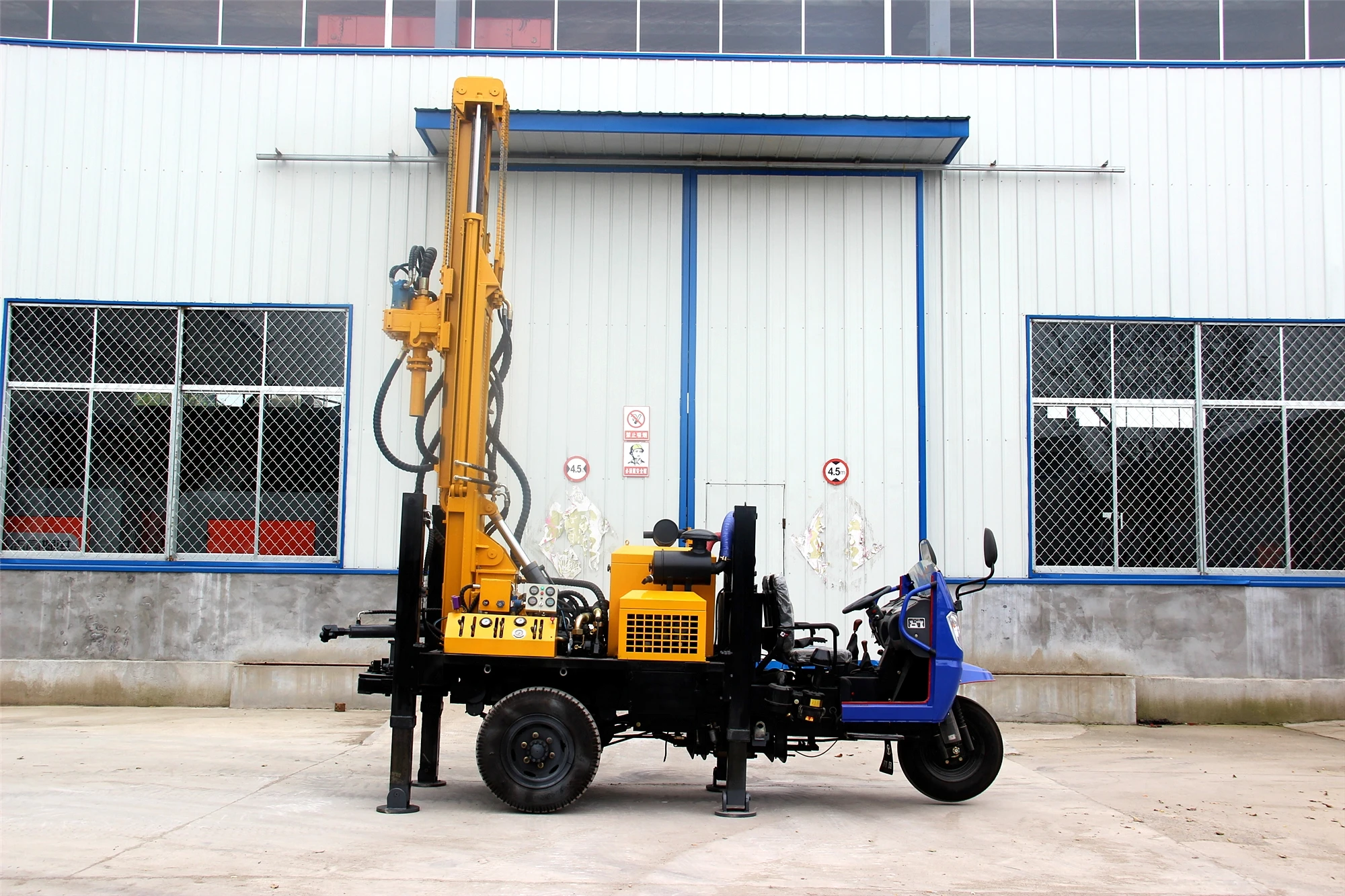 Three Wheeled Truck Mounted Water Well Drilling Rig 200 Meters Hot