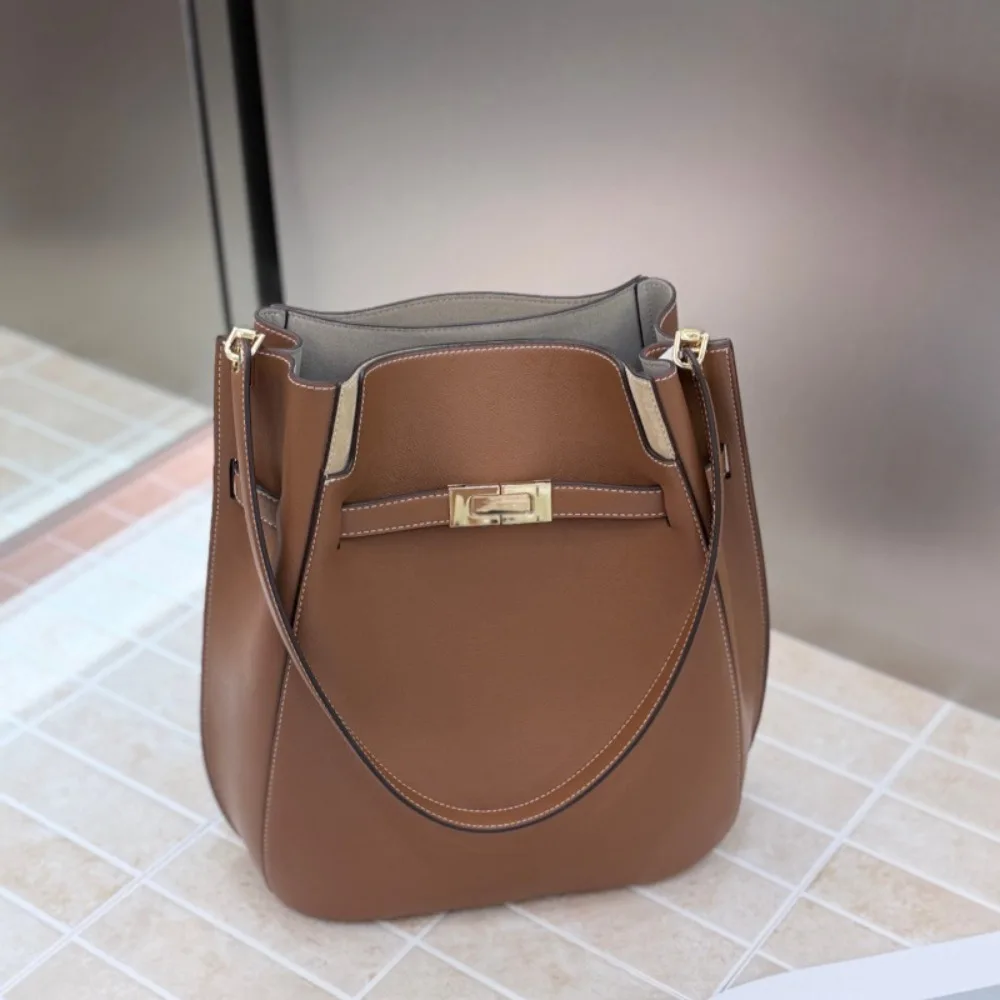New Bucket Bag Old Money Wind Large Capacity Tote Texture Unique Fashion Bag High Sense Light Luxury Leather Shoulder Armpit