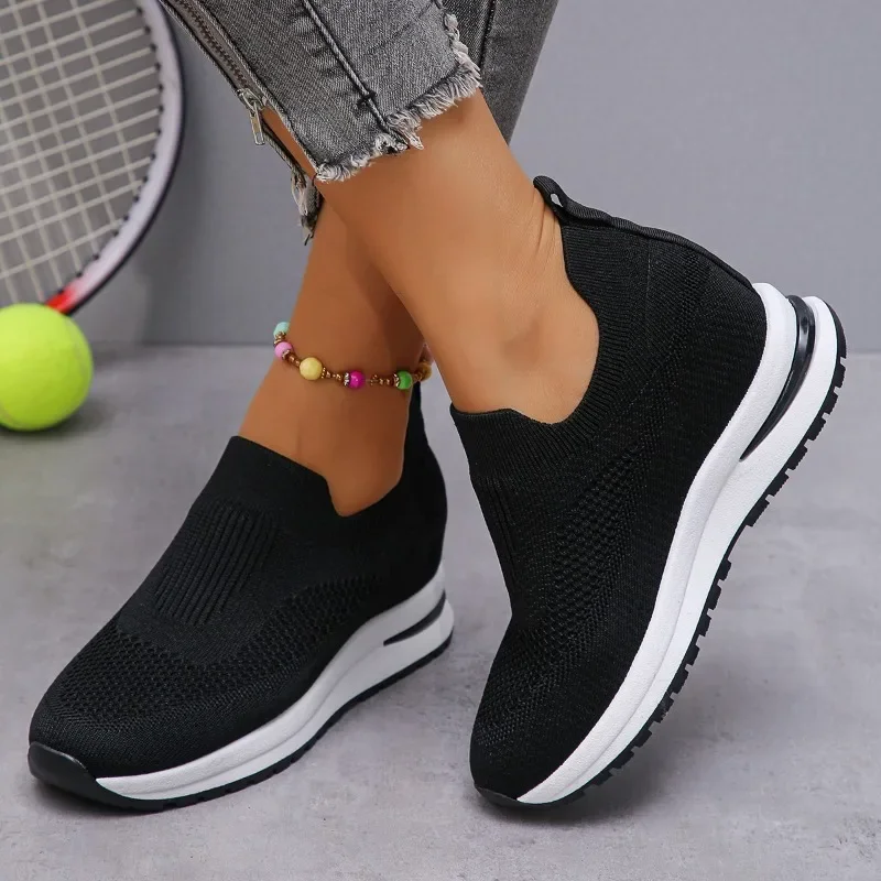 2024 New Spring and Autumn Fashion Versatile Round Toe Solid Color Mid-Heel Slip-on Mesh Breathable Women's Sports Shoes