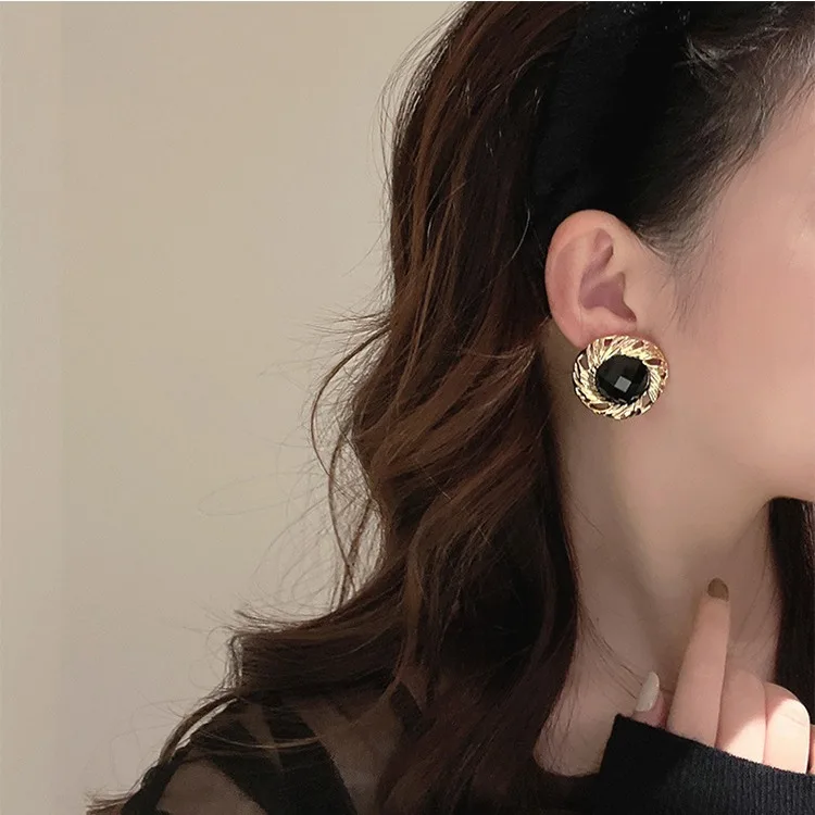 Korean Style Zircon Black Resin round Ear Studs for Women Elegant Luxury Geometric Earrings Fashion Trends Jewelry Gifts