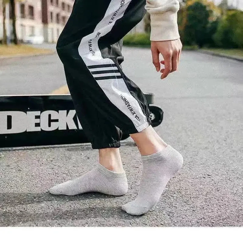 10 أزواج من الجوارب اللطيفة للرجال أنبوب قصير مزيل العرق ماص للعرق صيفي رقيق منخفض القطع بفم ضحل جوارب قارب غير مرئية من القطن