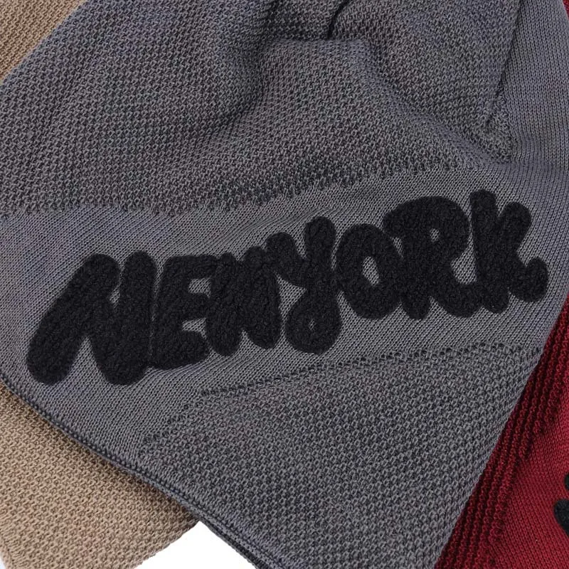 1 قطعة الموضة الأوروبية الأمريكية سدادات حماية الأذن رشاقته قبعة صغيرة متماسكة قبعة نيويورك رسالة ديكور الرجال النساء الخريف الشتاء قبعات التزلج الدافئة