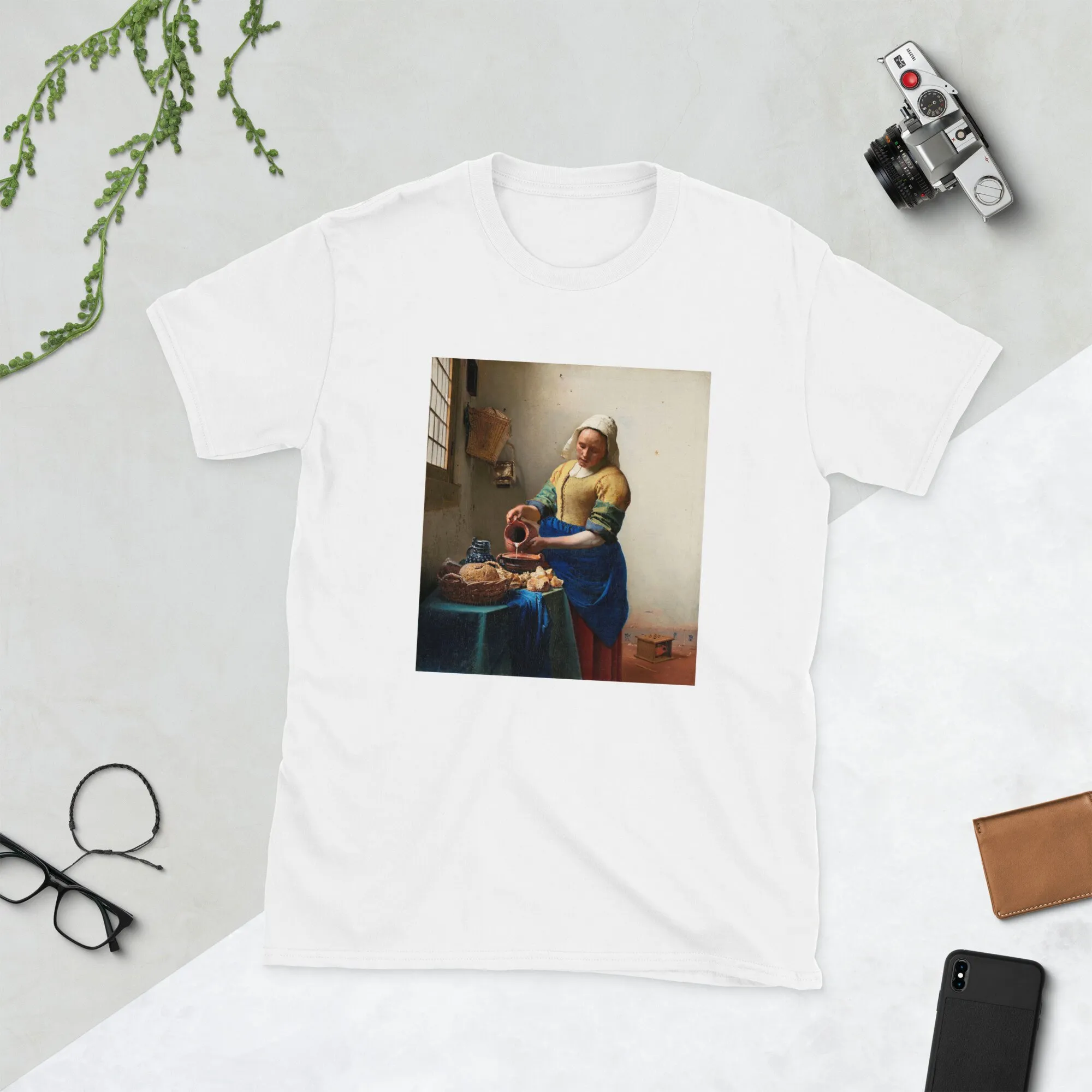 Johannes Vermeer the Milkmaid 1660, Unisex T-shirt