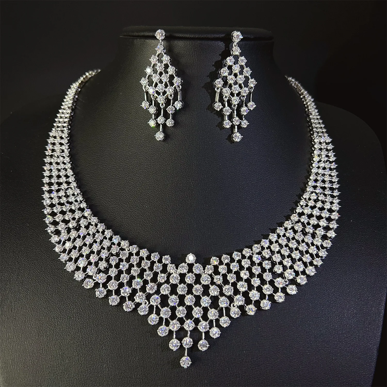 

Vintage grid stars super flash show temperament jewellery necklace earrings women 2 pieces wedding party banquet travel M-643