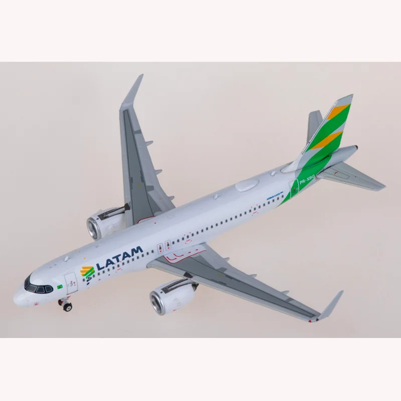 Diecast Scale Phoenix 1:400 PH11916 LATAM  A320neo PR-XBG Alloy Aircraft Model Metal Airplane Decoration Gift Collection Display