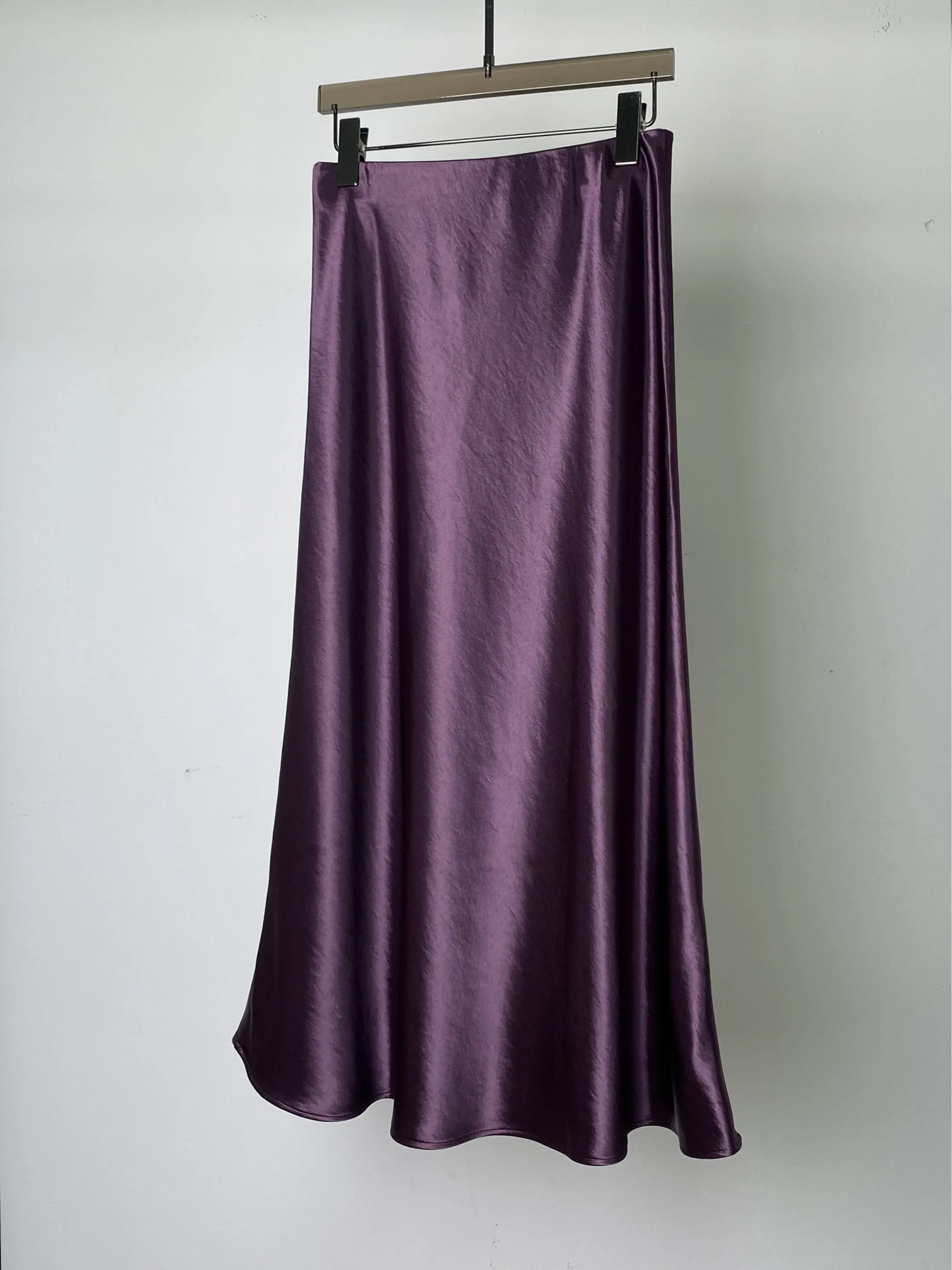 

Высококачественная женская фиолетовая асимметричная юбка-миди трапециевидной формы с запахом из ацетатной атласной ткани для поездок на работу, новинка лета