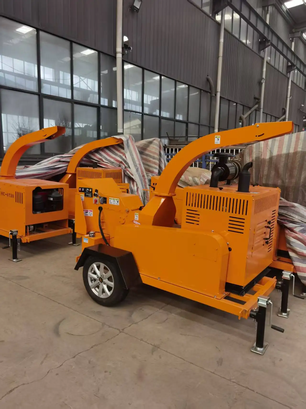40 kw 4-Cylinder Diesel Towable Wood Chipper Tree Branch Shredder Machine Garden Log Bamboo Crusher Hydraulic Feeding Mulcher