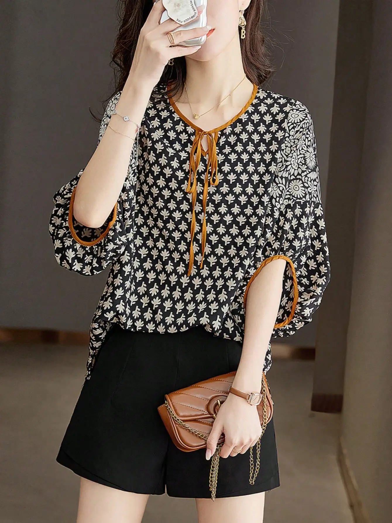 

Винтажная блузка из шифона с принтом, на завязках, с рукавами-колокол, свободного кроя для лета