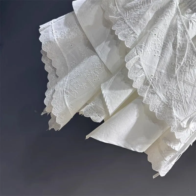 صيف 2025 الأبيض غير المتكافئة تنورة دانتيل المرأة عادية الحلو عالية الخصر ألف خط تنورة صغيرة أنيقة موضة الأزهار كعكة تنورة جديد #6