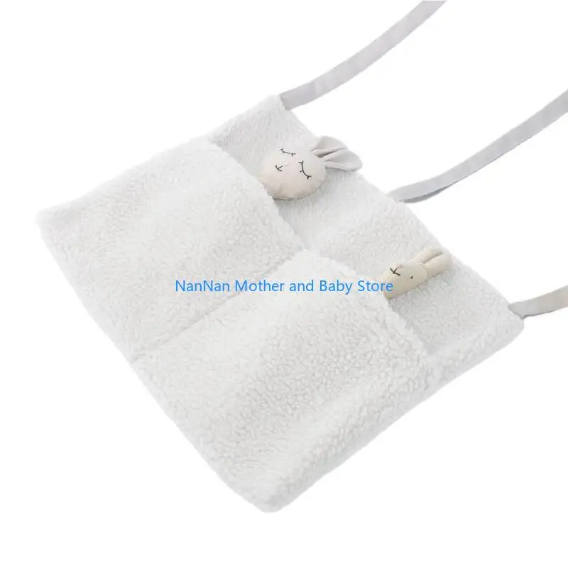 حقيبة تخزين عملية بجانب السرير. من السهل تثبيت حقيبة معلقة مع جيوب مزدوجة لصالح كيس معلق عملي بجانب السرير