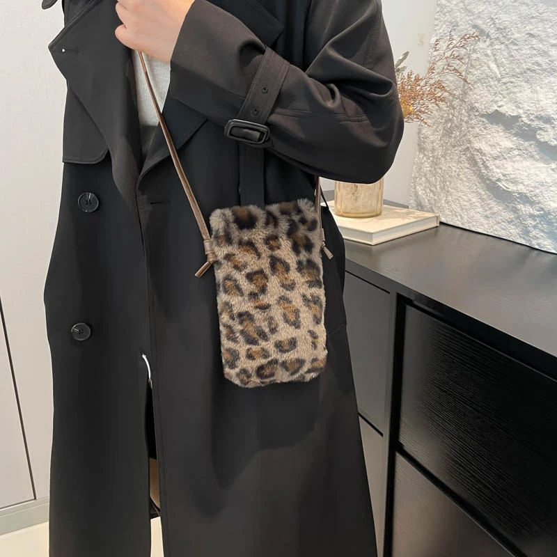 أزياء المرأة البقرة طباعة حقائب كتف صغيرة الإناث الشتاء أفخم تحت الإبط أكياس ليوبارد زيبرا نمط رقيق حمل الحقائب الصغيرة المحافظ #4