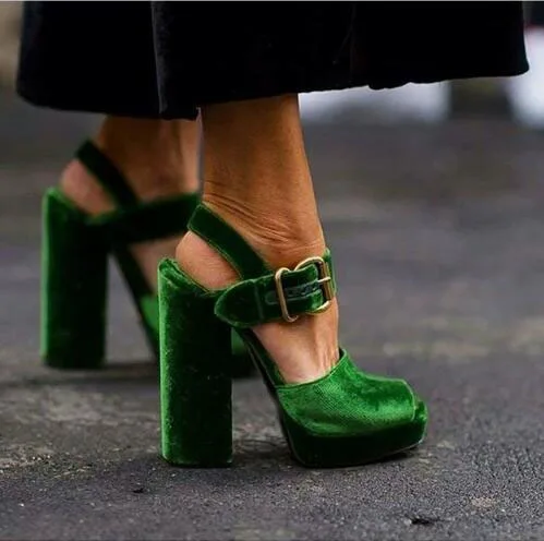 

Elegang Women Green Velvet Peep Toe Platform Chunky Heels Summer Sandals Gold Metal Belt Buckle High Heel Party Prom Shoes Lady