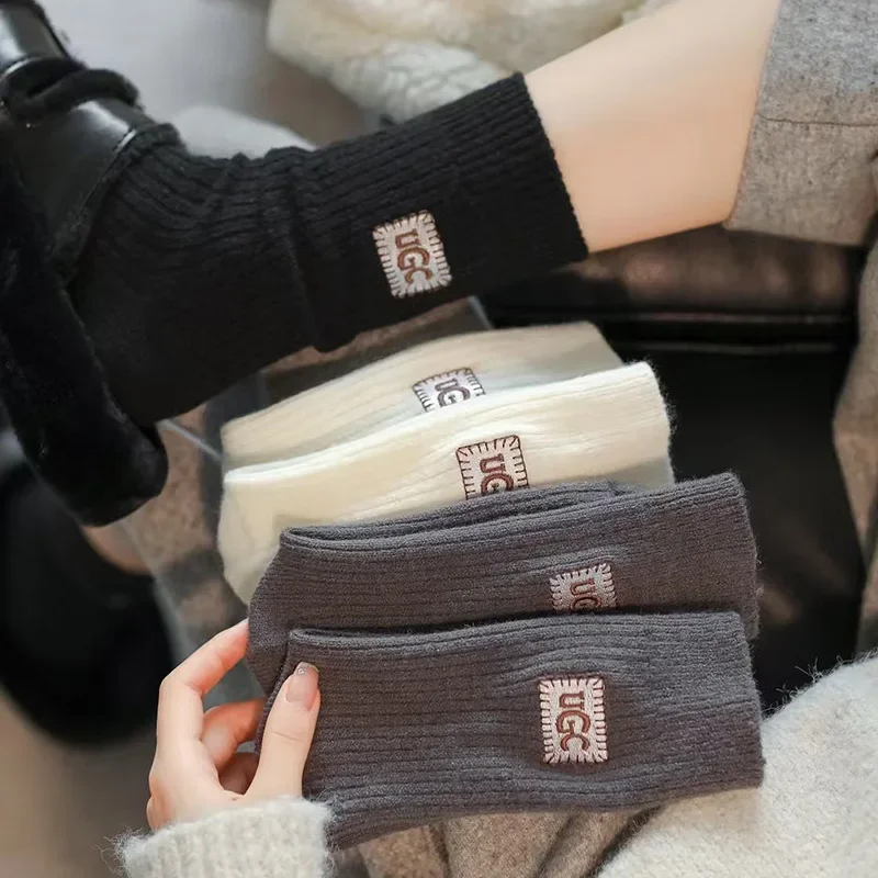 

Women's Autumn Winter Warm Velvet Alphabet Embroidery Socks Network Red Thick Warm Snow Boots Men's and Women's Mid-tube Socks