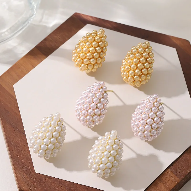 

Fashionable, gentle and elegant, drop-shaped pearl stud earrings, light luxury, simple and high-end commuting earrings