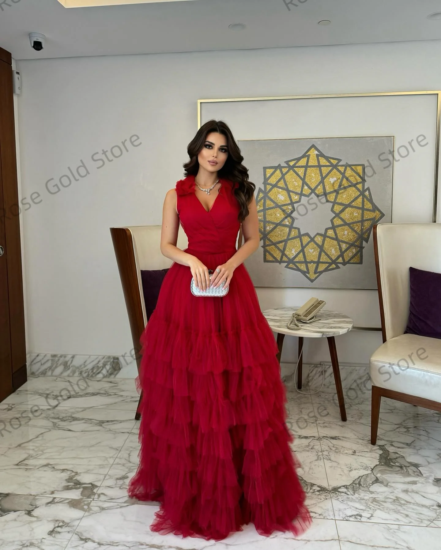 Uma linha vestido de noite vermelho com decote em v sem mangas vestidos de gala para mulheres elegantes longos em camadas até o chão vestidos de baile personalizados