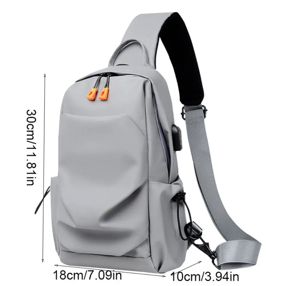 حقيبة صدر للرجال قابلة للتنفس مزودة بمنفذ USB وحزام قابل للتعديل وحقيبة كتف خارجية ذات سعة كبيرة وحقيبة رياضية بسيطة للأولاد