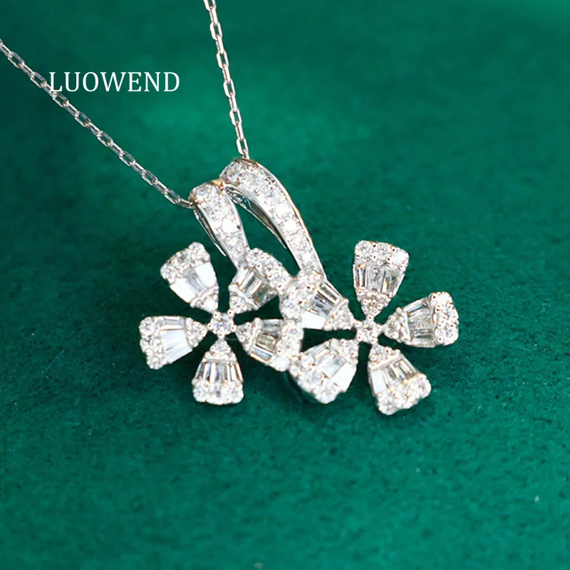 LUOWEND 100% 18K White Gold Necklace Elegant Flower Shape 0.60carat Real Natural Diamond Pendant Necklace for Women Fine Jewelry