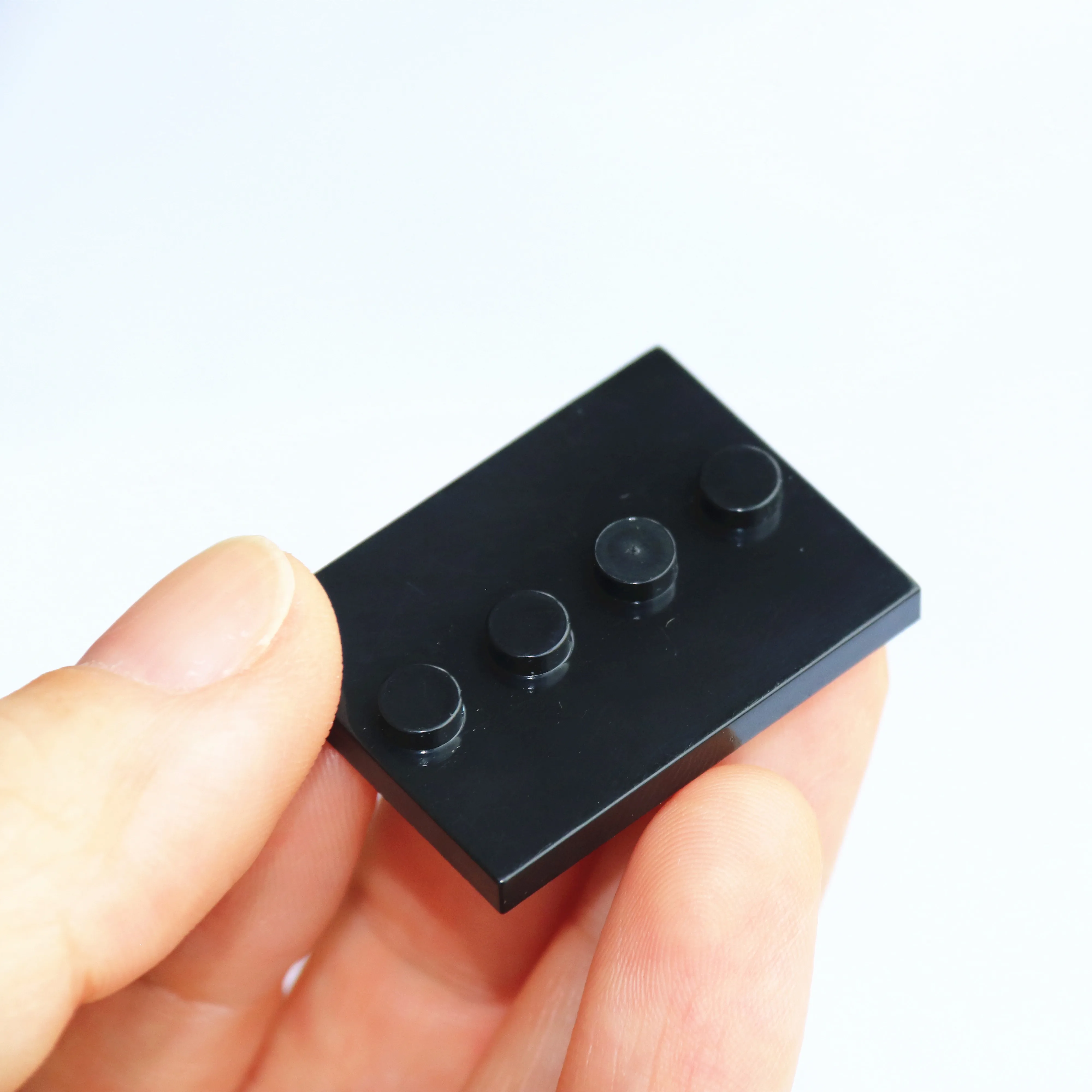 แผ่นฐานตั้งฟิกเกอร์ 50 ชิ้น 100 ชิ้น แบบปรับแต่ง ขนาด 3x4 นิ้ว พร้อม 4 รูยึดตรงกลาง สีดำ ใช้ได้กับฐานตั้งฟิกเกอร์ รุ่น 88646