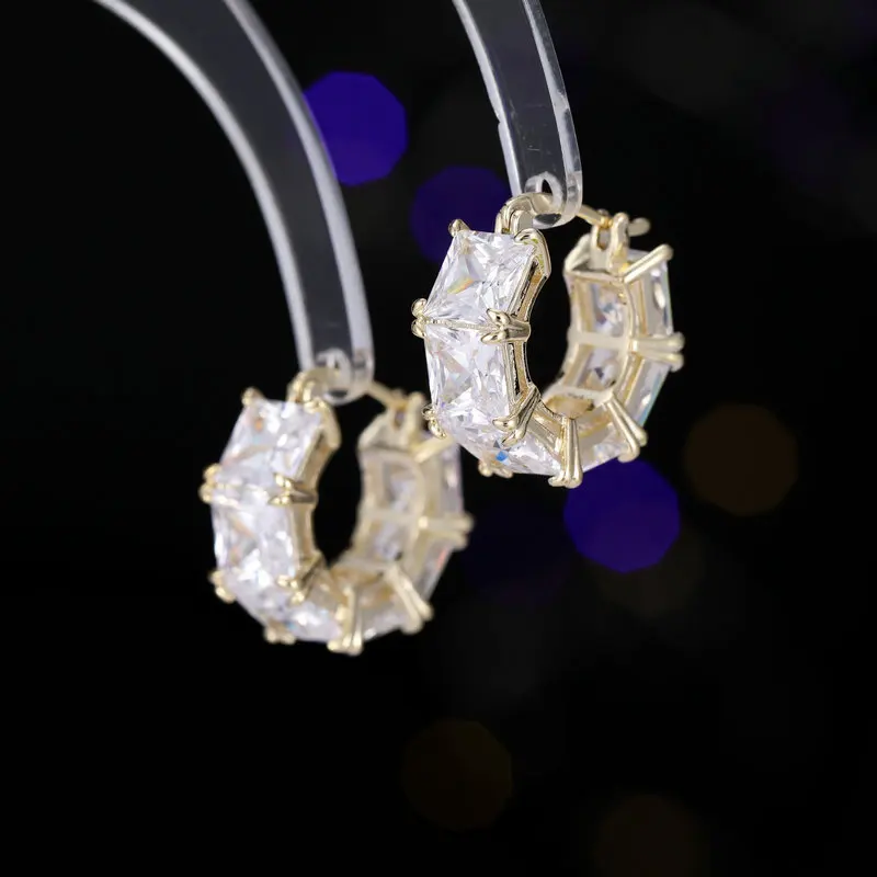 

New fashionable and simple earrings, niche and dazzling square zircon delicate and small ring earrings