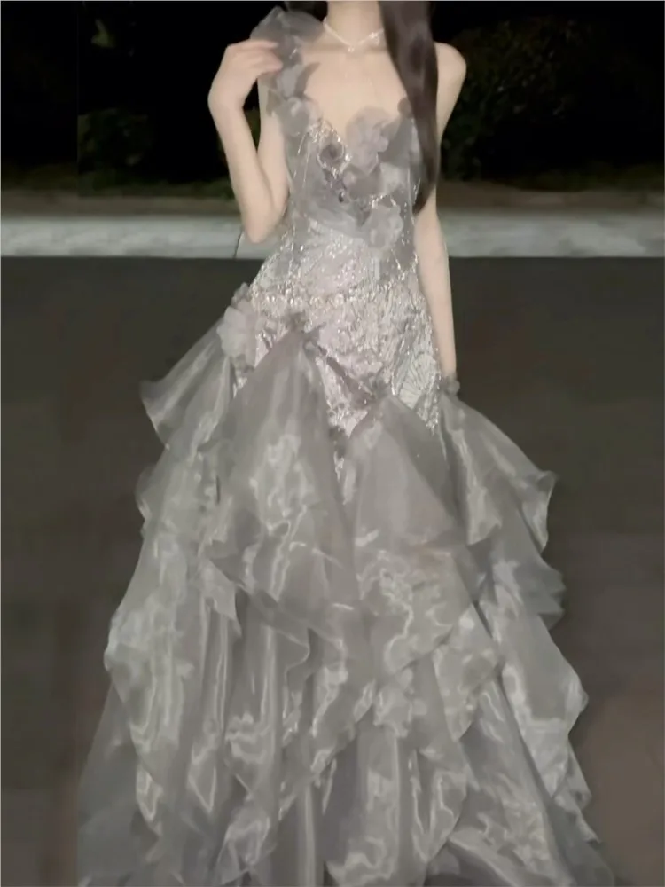 A new off-the-shoulder dress for the banquet host coming-of-age atmosphere featuring light luxury niche style