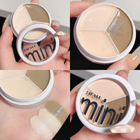 Three-color concealer palette conceals acne marks on the face, hides pores, evens out skin tone, and provides coverage.