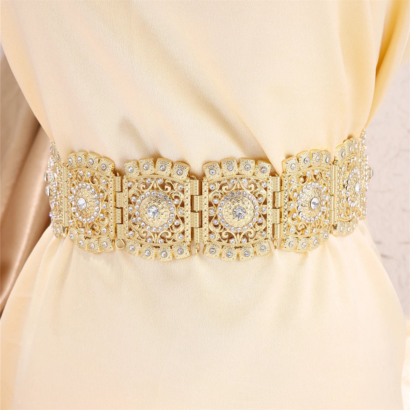 An Ornate Rhinestone-encrusted Gress Waist Accessories Arab Woman Body Chain French Retro Bridal Belt Adjustable Length