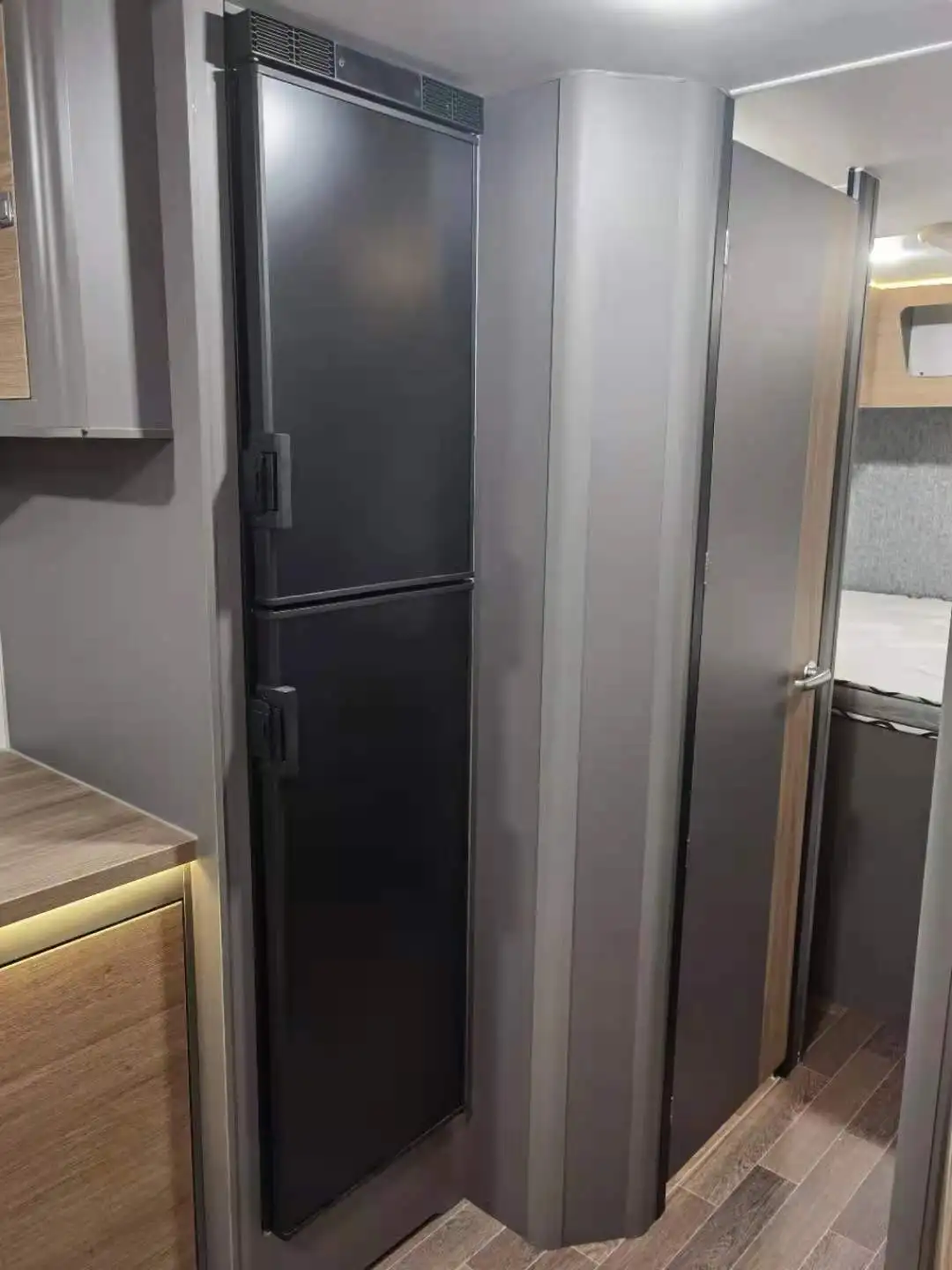 185L Caravan Fridge Freezer for Marine Yacht Boat 12/24v RV Electrical System