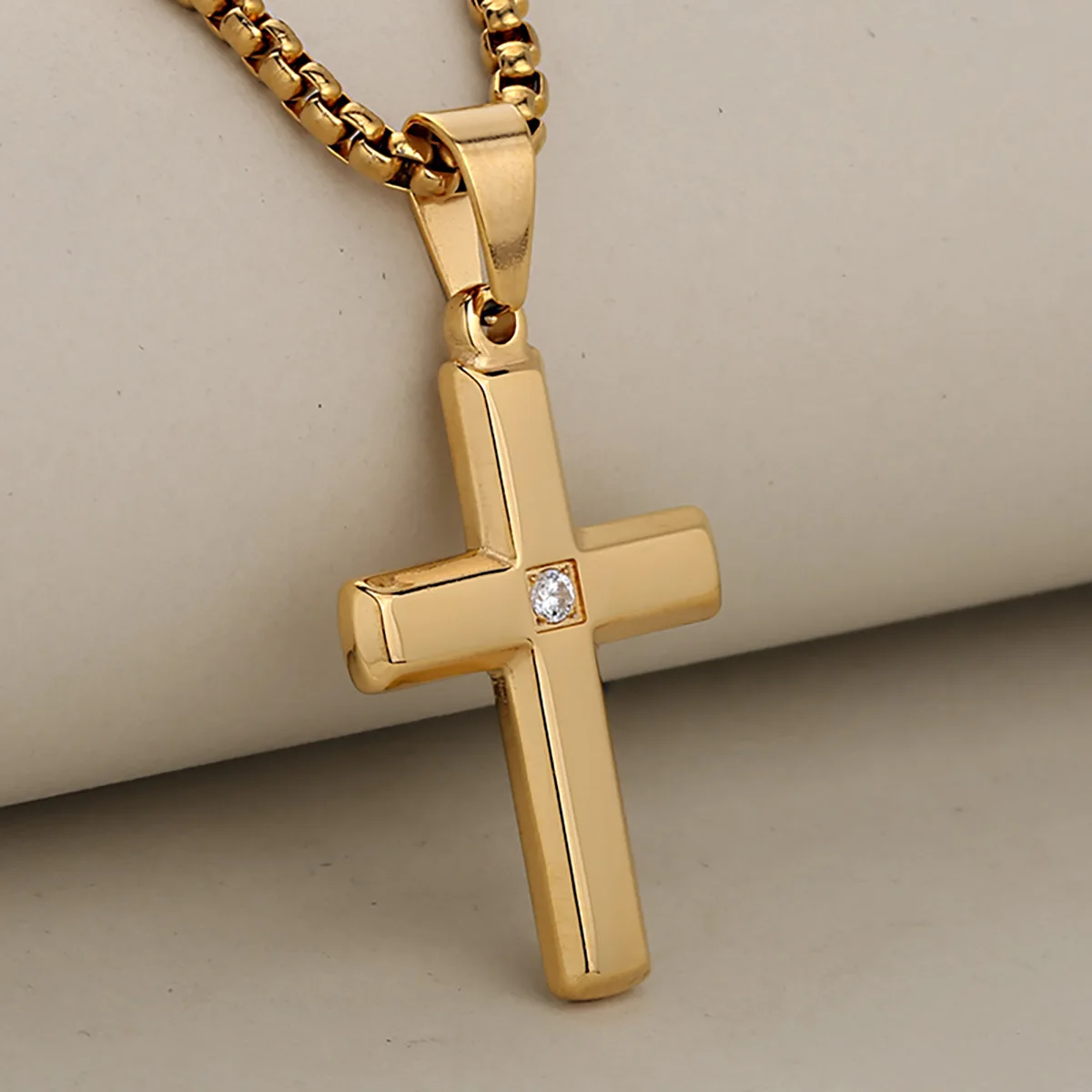 

Niche Premium Simple Polished Diamond All-Match Stainless Steel Cross Pendant Necklace for Women and Men, Unique Accessories