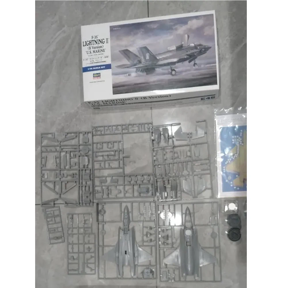 

Hasegawa 01576 1:72 Scale US F35 F35B Lightning II Fighter Jet Aircraft Plastic Model Assembly Kit Hobby Craft Building Toy