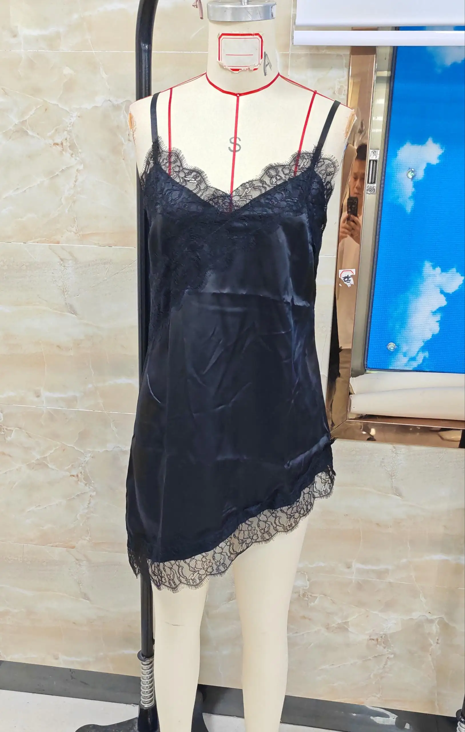 Mini robe en Satin pour femmes, garniture en dentelle, bretelles Spaghetti réglables, sans manches, col en v, Streetwear, été