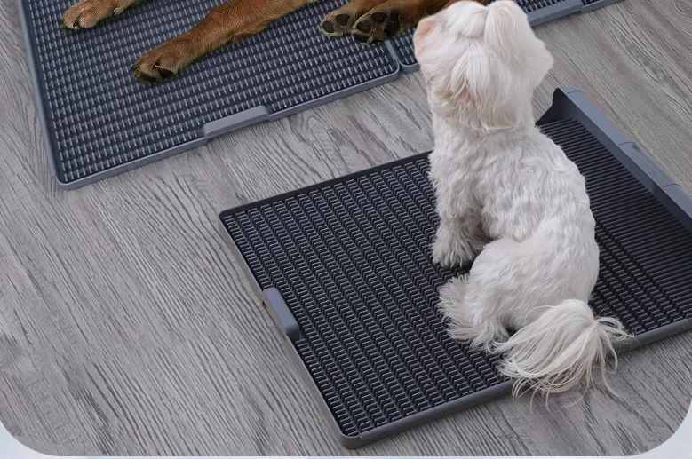 

Kingtale Поднятая зашифрованная панель без влажных ножек или застряхивания ног Собачий горшок Собачий туалет Легко чистится Крытый цельный горшок Пластиковый коврик