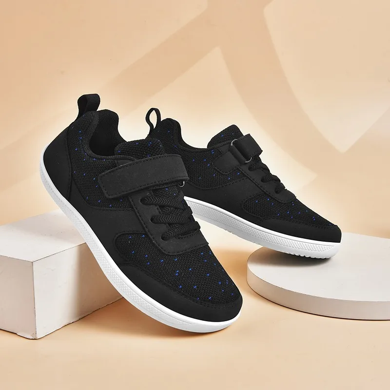 

Men'sandwomen'ssportscasualshoes,available in three stylish colors. Breathable material, slip-resistant and durable, 2025 trend.