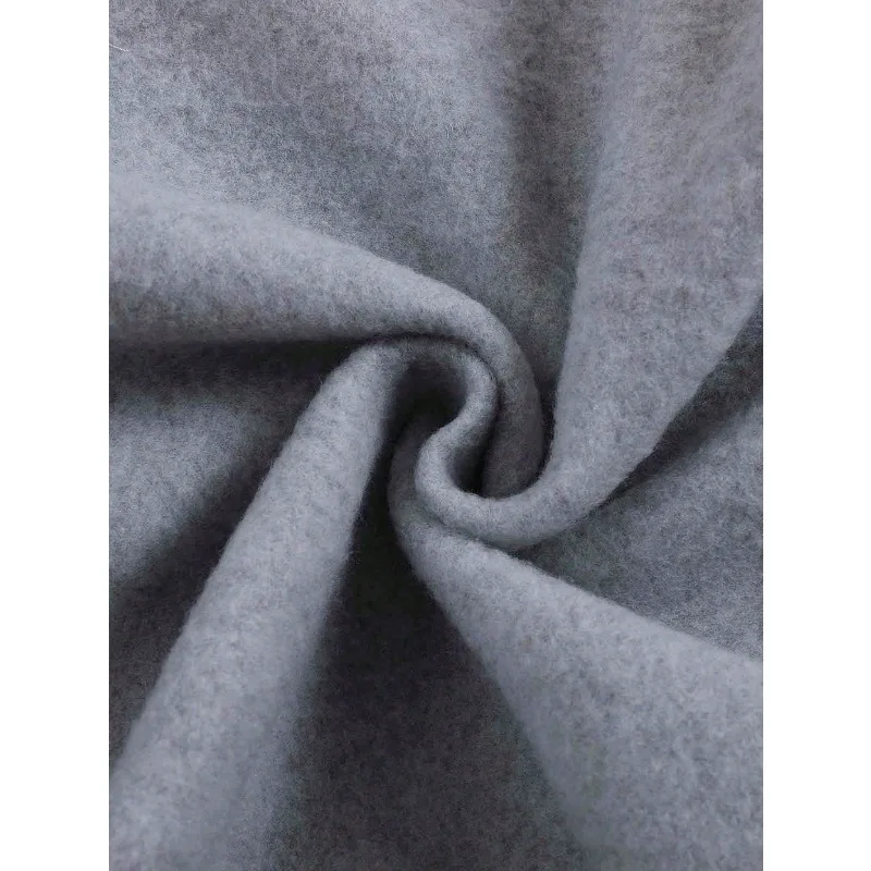 Eine Disney-Maus genießt nur den Nachmittagstee auf Halloween. Sweatshirt mit Aufdruck. Herbst-/Winter-Pullover-Sweatshirt mit Rundhalsausschnitt.