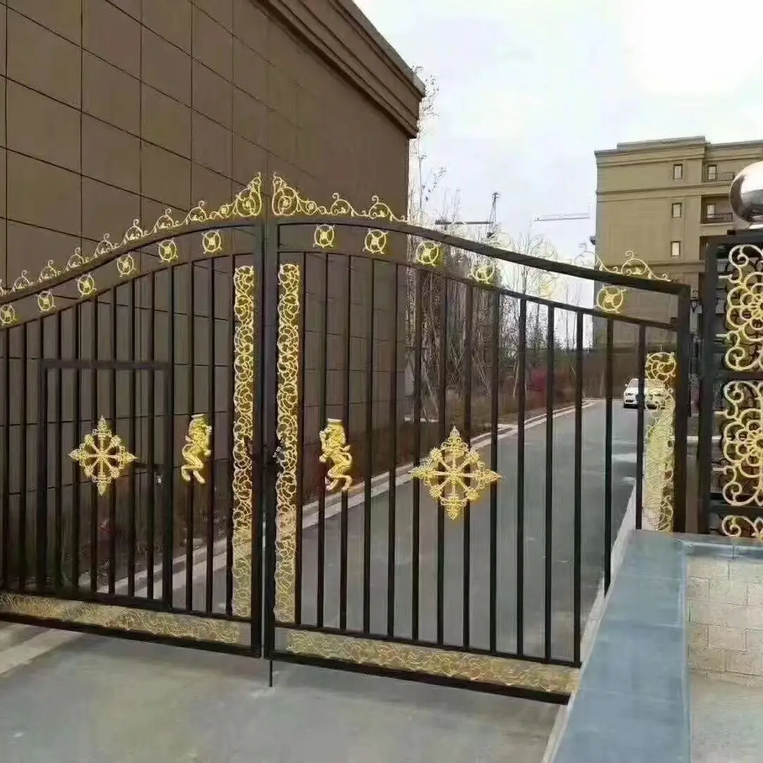 Hot Sale Wrought Iron Metal Fence Galvanized Iron Door with Zinc Steel Frame Spear Top Design Reed Material Fence Panel