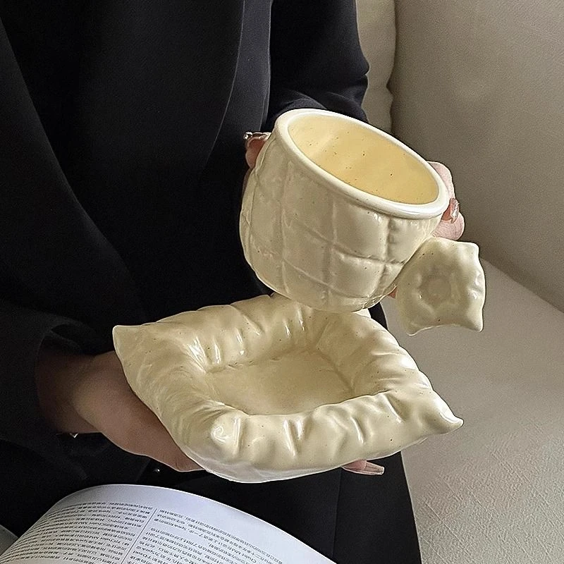 Tasse à café en céramique Ins coréenne avec ensemble de plateaux, tasse d'oreiller, tasse à thé exquise, cadeau de Niche, tasse à café, tasse d'eau 300ml, cadeaux pour filles