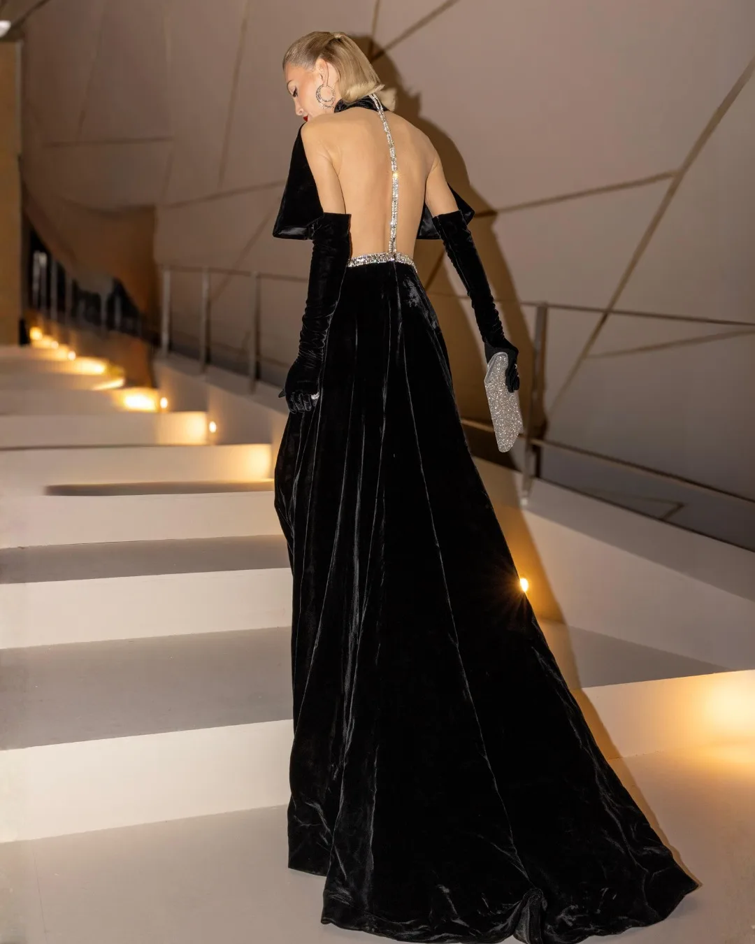 تنورة مسائية رائجة باللون الأسود المخملي على شكل حرف a بطول الأرض لعام 2026 مع حزام خصر ترتر فستان حفلات الزفاف الفاخرة تنانير السجادة الحمراء #6