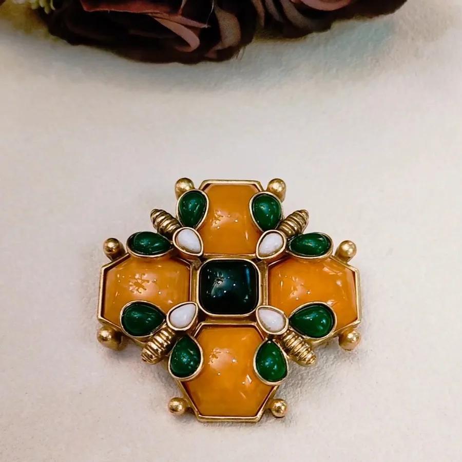 Medieval Vintage Natural Stone Gemstone Brooch, Fashionable and Versatile Gold-plated Brooch, Trendy Style 0210